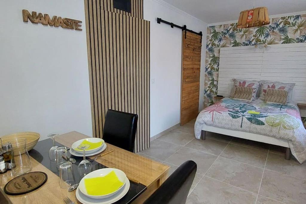 Gite De L'Olivier, Classe, Climatise, Jardin Avec Parking Gratuit Devant Le Logement Et A 5 Minutes Du Centre-Ville A Pied LʼIsle-sur-la-Sorgue Εξωτερικό φωτογραφία