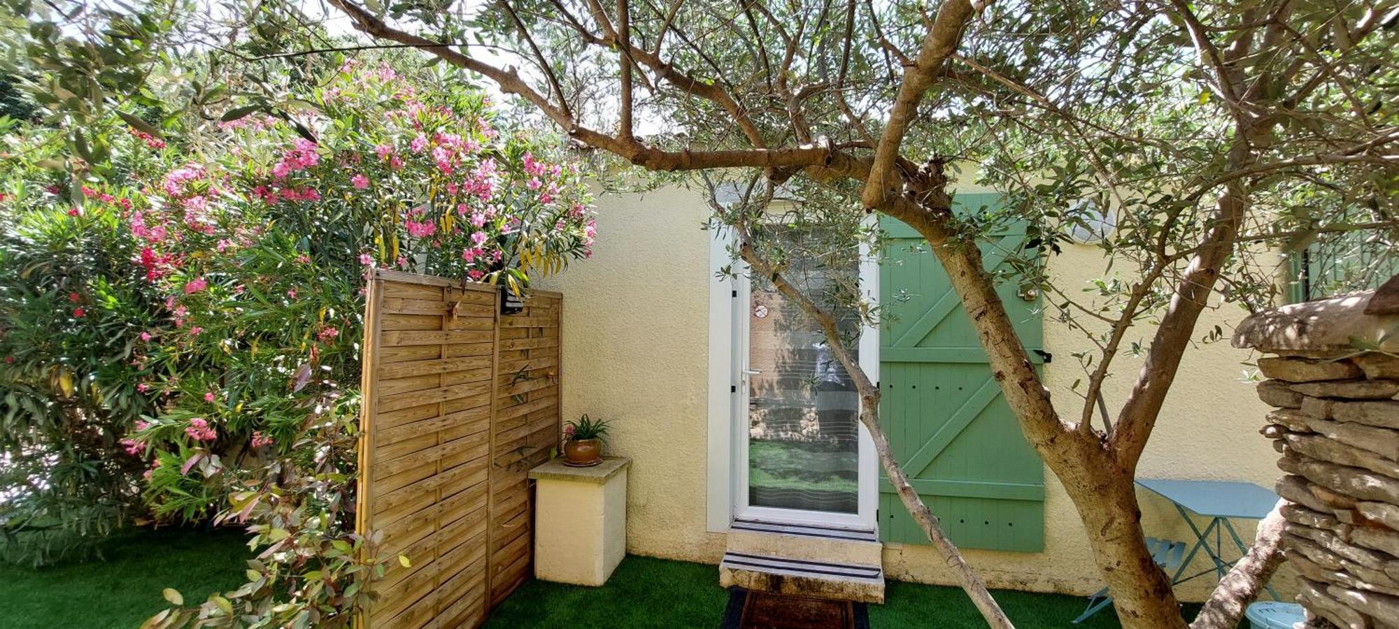 Gite De L'Olivier, Classe, Climatise, Jardin Avec Parking Gratuit Devant Le Logement Et A 5 Minutes Du Centre-Ville A Pied LʼIsle-sur-la-Sorgue Εξωτερικό φωτογραφία